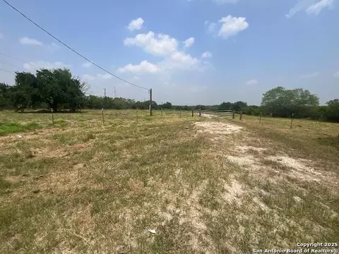 1241 S Sh-123, Karnes City, TX 78118