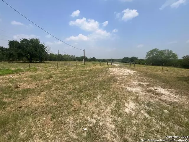  1241 S Sh-123, Karnes City, TX 78118 photo 1