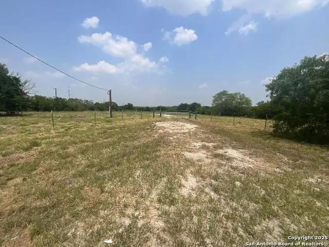  1241 S Sh-123, Karnes City, TX 78118 photo 2