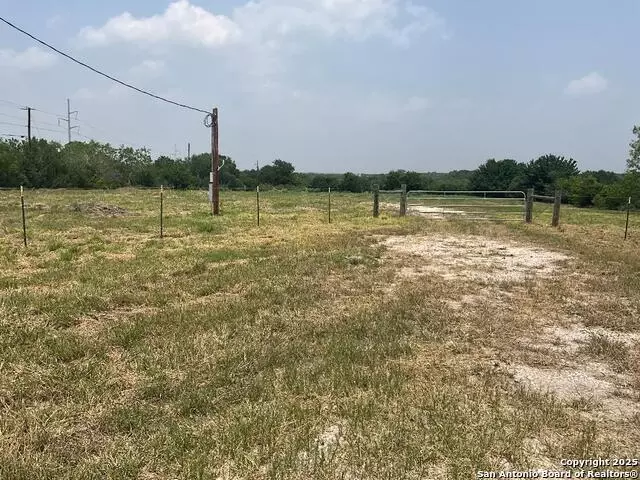  1241 S Sh-123, Karnes City, TX 78118 photo 5
