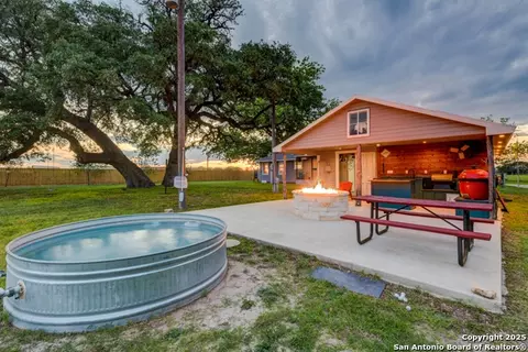 15592 Miller, Saint Hedwig, TX 78152