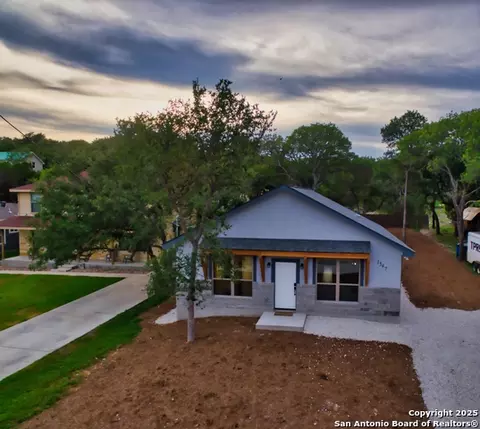 1547 Bonnyview Dr, Canyon Lake, TX 78133