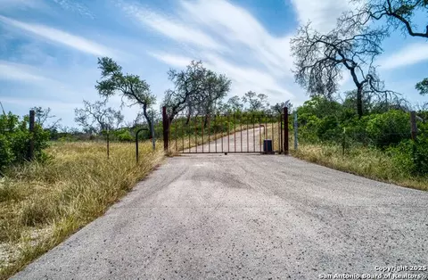 3044 County Road 2615, Rio Medina, TX 78066