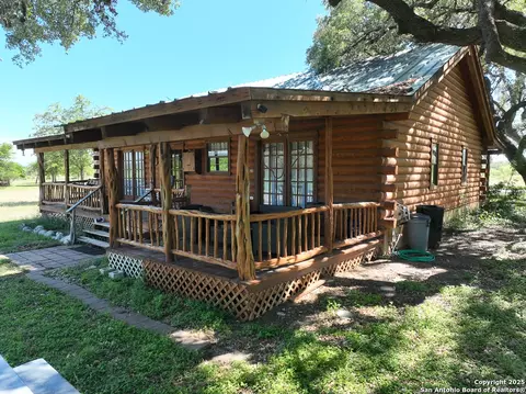 173 Pvt Rd 3820, Utopia, TX 78884