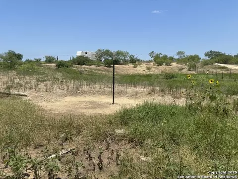 5353 Labus, Elmendorf, TX 78112