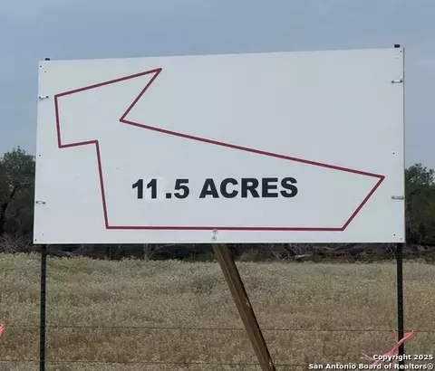 1404 Us Highway 87 W, Stockdale, TX 78160