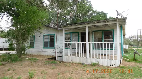210 Colwell, Pleasanton, TX 78064