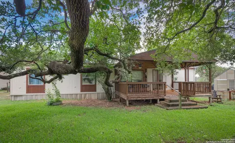141 County Road 786, Natalia, TX 78059