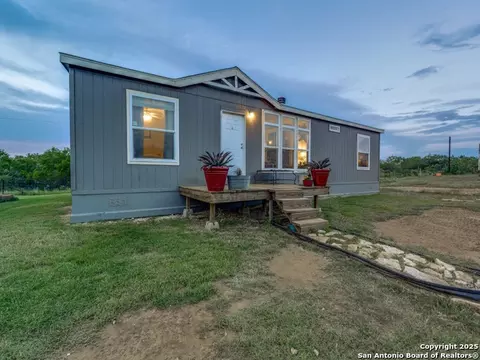 2831 County Road 430, Pleasanton, TX 78064