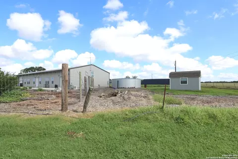 1221 N Santa Clara Rd, Marion, TX 78124