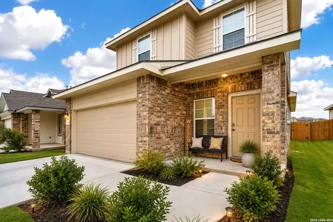 125 Legendary Trail Loop, Floresville, TX 78114