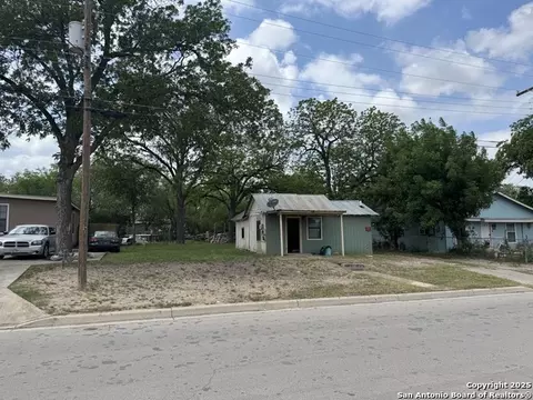 212 E Doughty, Uvalde, TX 78801 photo 1