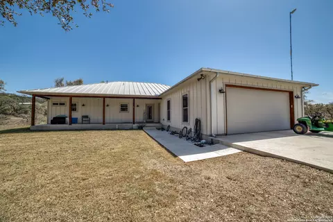 Exterior - 5430 Cr-111, Utopia, TX 78884 photo 3 of 9