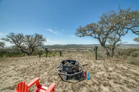 Exterior - 5430 Cr-111, Utopia, TX 78884 photo 5 of 9