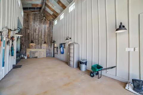 Entry Way - 5430 Cr-111, Utopia, TX 78884 photo 1 of 1