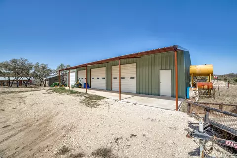 Exterior - 5430 Cr-111, Utopia, TX 78884 photo 7 of 9