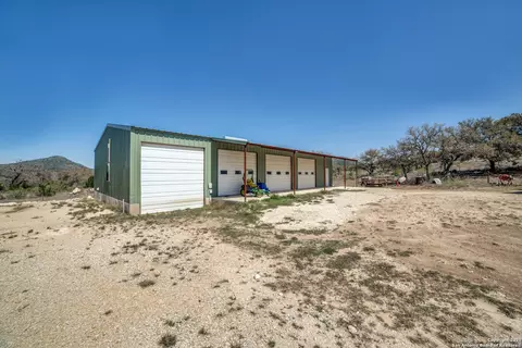 Exterior - 5430 Cr-111, Utopia, TX 78884 photo 6 of 9
