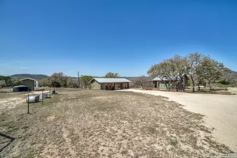 Exterior - 5430 Cr-111, Utopia, TX 78884 photo 4 of 9