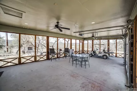 Exterior - 5430 Cr-111, Utopia, TX 78884 photo 2 of 9