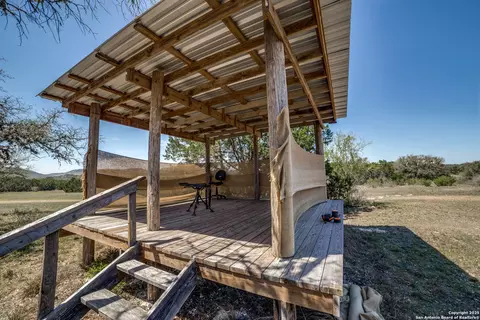 Exterior - 5430 Cr-111, Utopia, TX 78884 photo 8 of 9