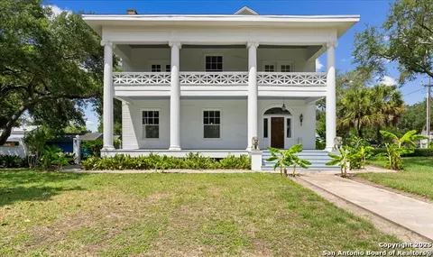 1309 N Adams St, Beeville, TX 78102