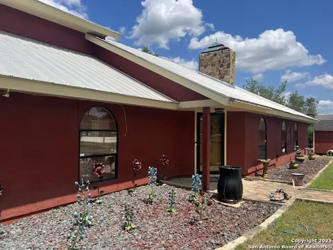 782 Lakeshore, Bandera, TX 78003