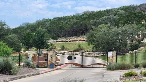 502 Winding Ravine, San Antonio, TX 78258