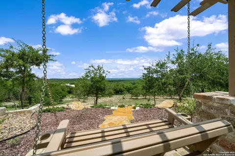 260 County Road 367, Hondo, TX 78861