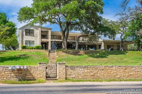1120 Highway 39, Ingram, TX 78025