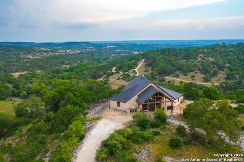 225 Valley View Rd, Comfort, TX 78013