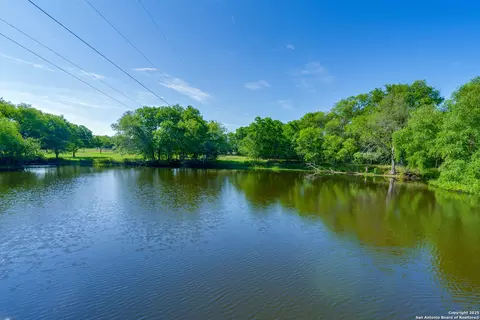 10745 Rosemar Ln, Adkins, TX 78101