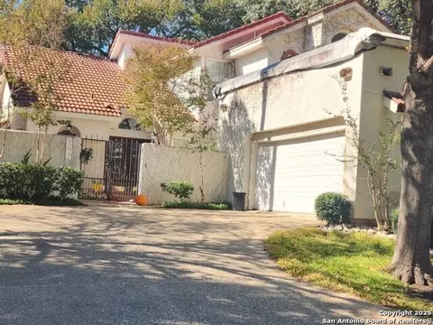 1022 River Gln W, San Antonio, TX 78216
