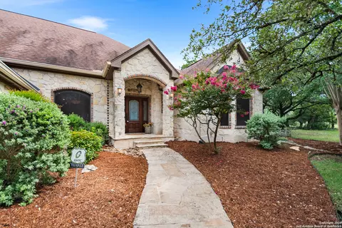 106 Oak Meadow Ln, Boerne, TX 78006