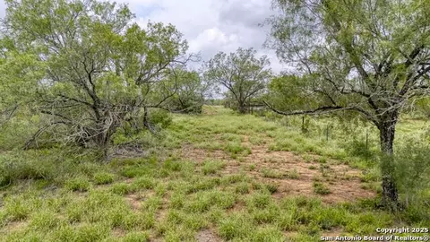 000 Cr 332 A, Jourdanton, TX 78026