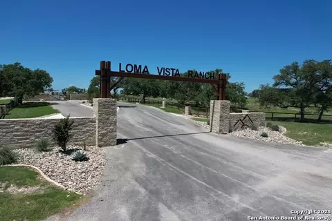 23 Loma Vis, Kerrville, TX 78028