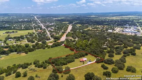 479 Park Rd 23, Blanco, TX 78606