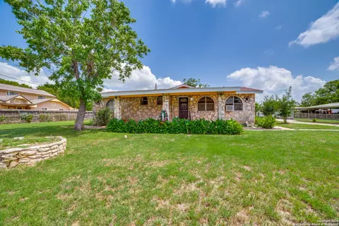 606 W Baetz Blvd, San Antonio, TX 78221