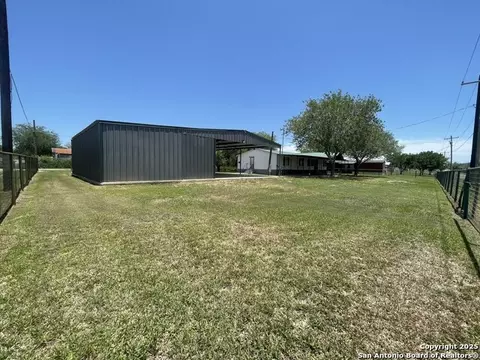 207 S Edwards, Charlotte, TX 78011