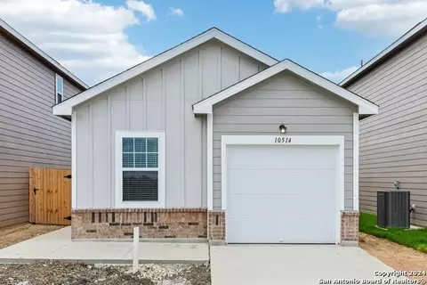 833 Barnacle Ct, Adkins, TX 78101