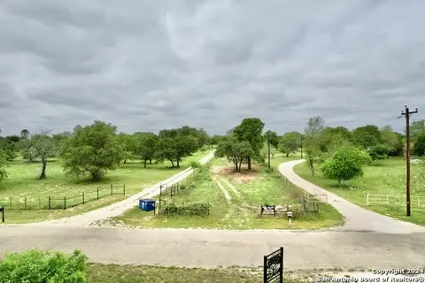 191 5 Ac Cr 770, Natalia, TX 78059