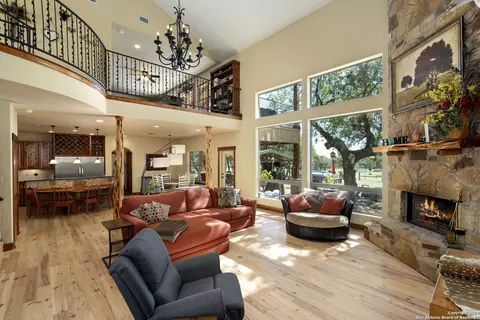 849 Madrona Ridge Dr, Bandera, TX 78003