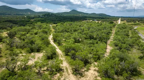 1231 B R Rd, Vanderpool, TX 78885