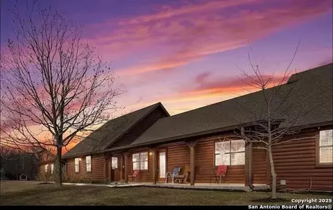 81 Butler Ln, Martindale, TX 78655