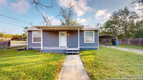 604 New Braunfels, Seguin, TX 78155