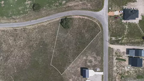 788 Lake Vly, La Vernia, TX 78121