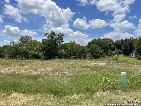 202 Allen Ave, Castroville, TX 78009