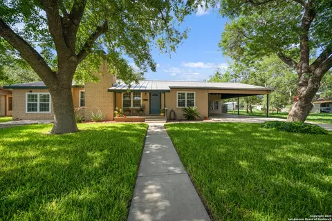908 29th, Hondo, TX 78861