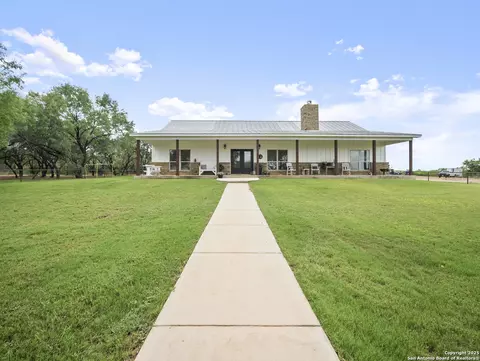 590 County Road 431, Pleasanton, TX 78064