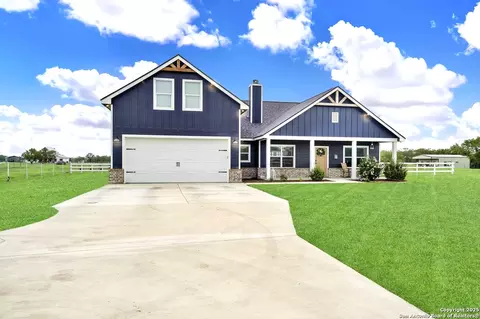 1474 County Road 342, La Vernia, TX 78121