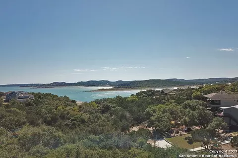 1118 Stagecoach Dr, Canyon Lake, TX 78133